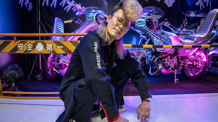 Moto qui rugit, banane à la Elvis… Au Japon, la culture des « bad boys » fait son comeback