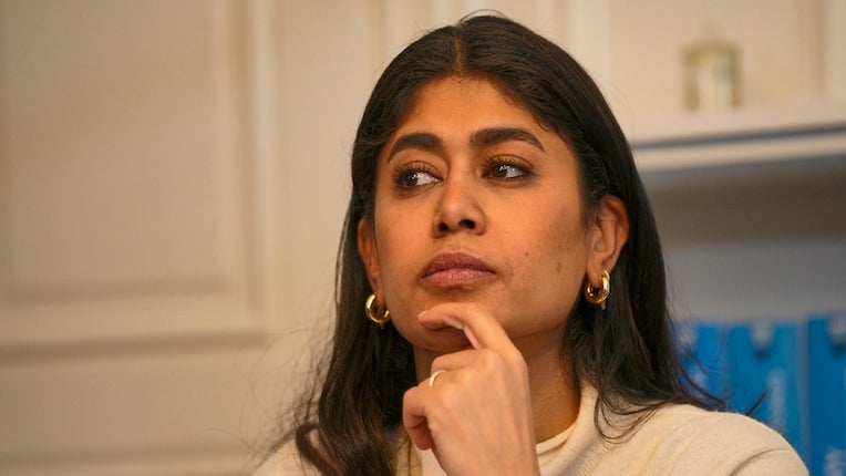 Rima Hassan porte plainte après les fuites dans la presse lors de sa garde à vue