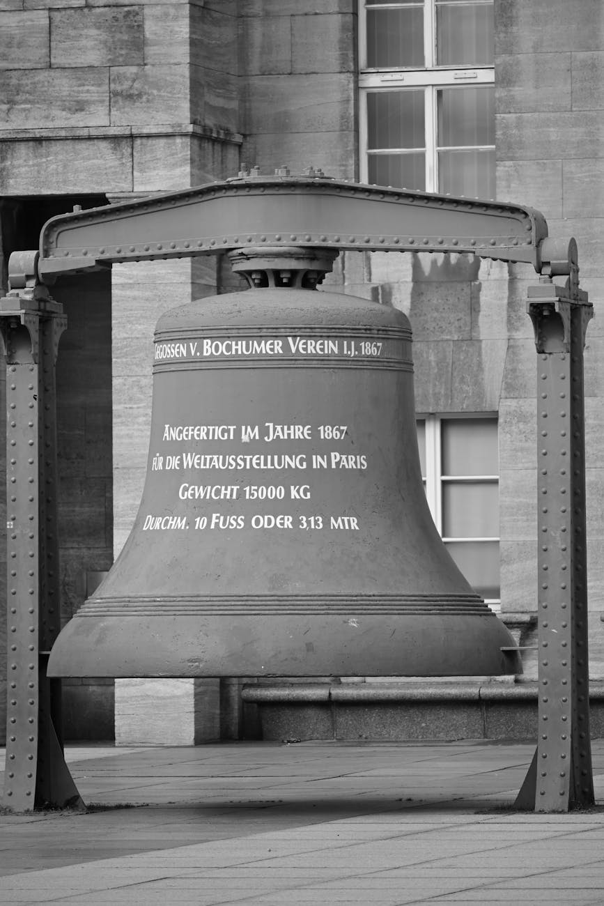 Rose Wylie exposition illustration for La star de 91 ans qui fait enfin vibrer Paris