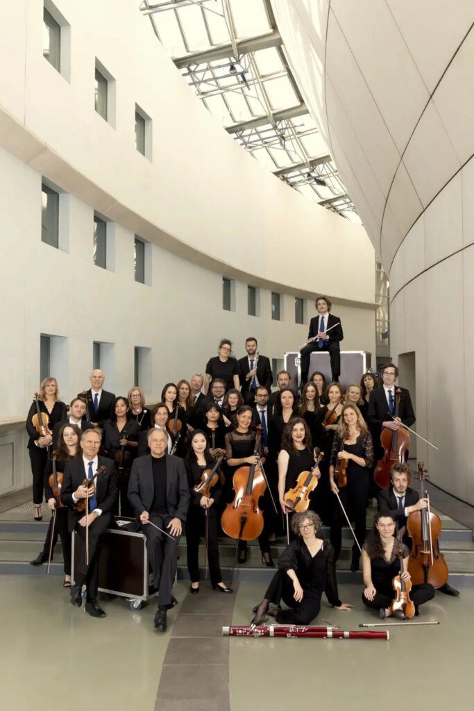 L’Orchestre de chambre de Paris s’apprête à jouer dans la nef du musée d’Orsay
