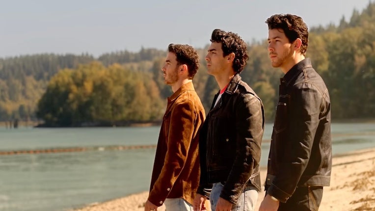 Les Jonas Brothers et Demi Lovato sont de retour dans Camp Rock 3