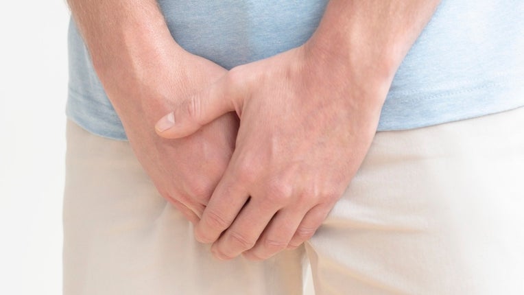 On vous raconte ce qu’est le ballmaxxing, une pratique extrême qui inquiète les médecins
